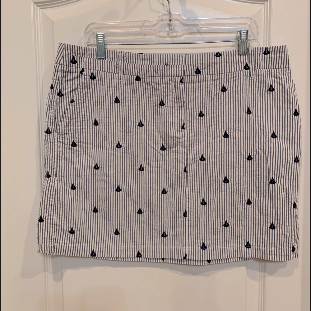 British Khaki Skirt Blue and White Pinstripes With Sailboats Size 14 NWT